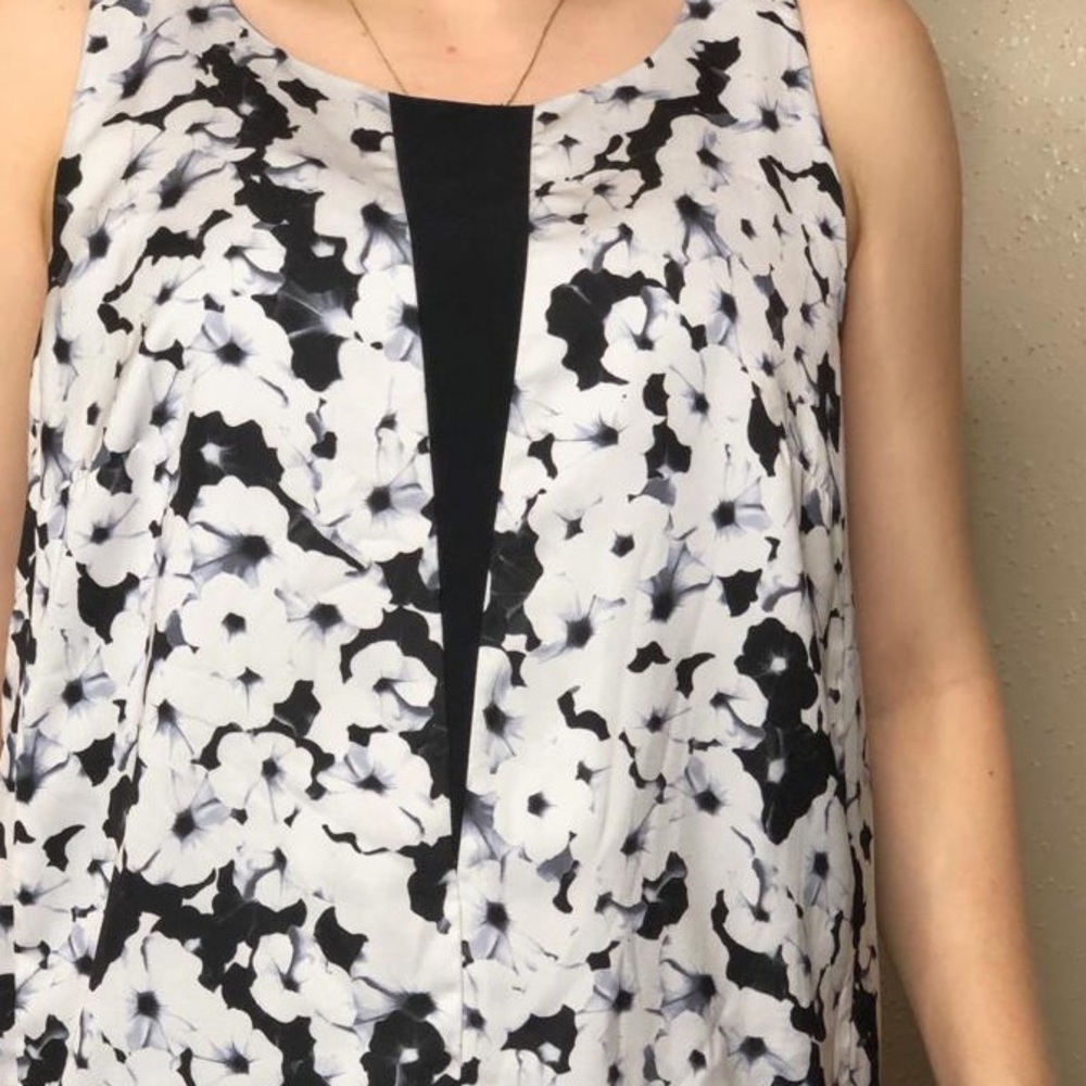 APT Sleeveless Floral Top